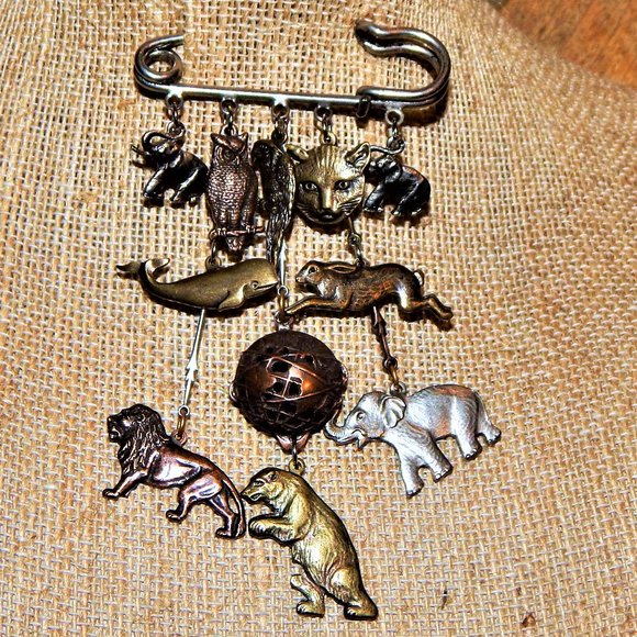 Vintage Jewelry - VTG World Animal Kingdom Safety Pin Brooch